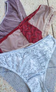 Lot de 3 culotte devant maille dos dentelle proposé lors de l'atelier ma culotte en dentelle